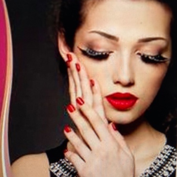 Don't let today be a waste of hair and makeup🫦 - Picture 7 of 14